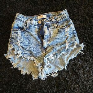 womans shorts‎